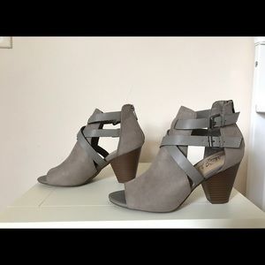 Libby Edelman Wedges